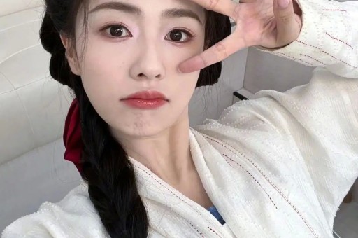 震惊！顶流流量小生隐婚生子被曝光粉丝：三年感情被欺骗！
